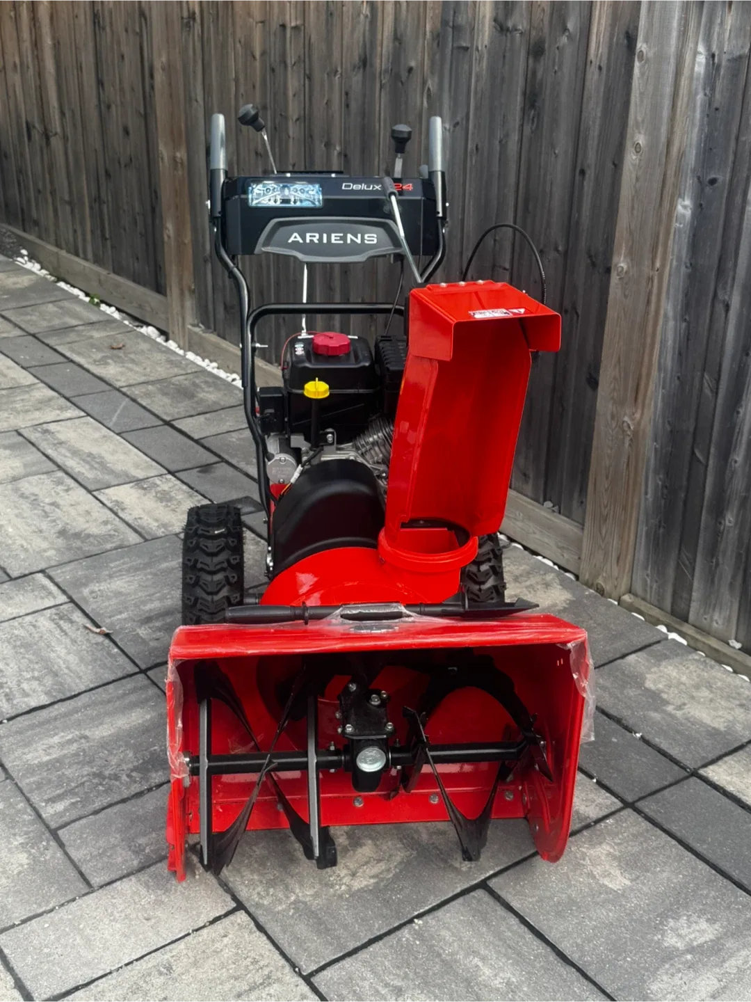 Ariens Delux 24 Snow blower- 921045 model. image indicator(2)