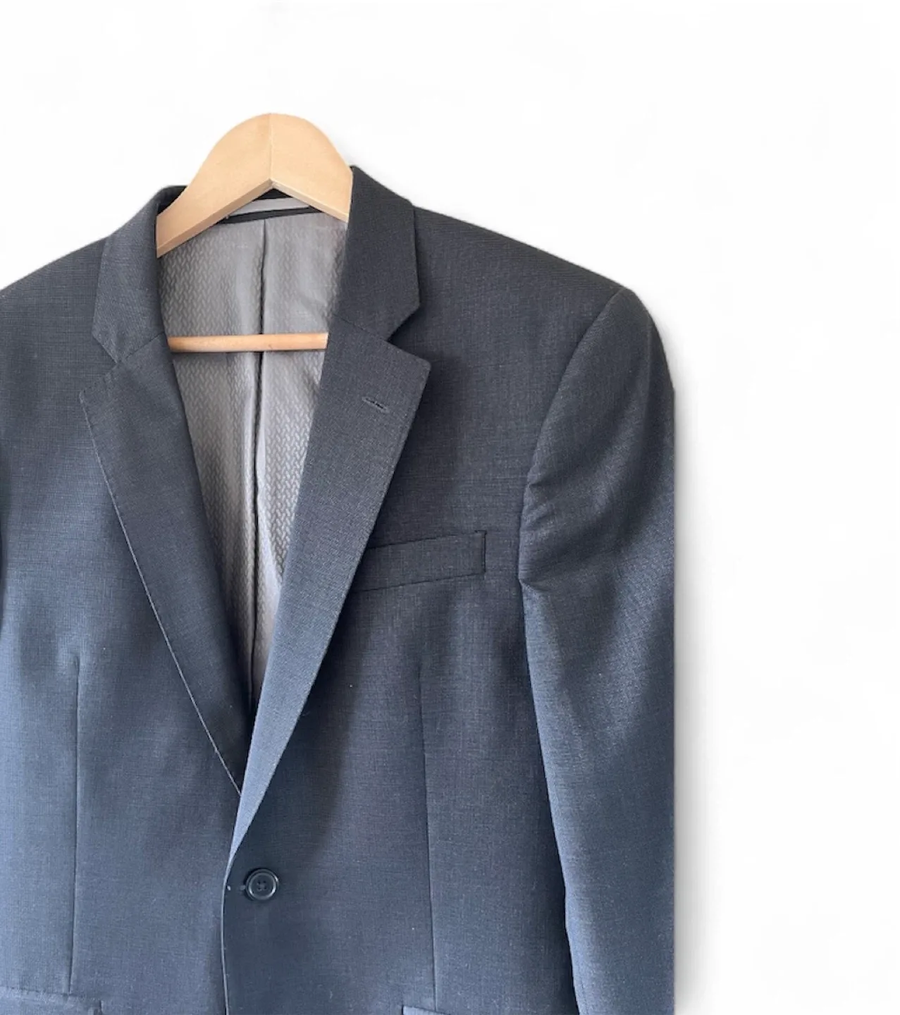 Jaeger Men’s Suit 100% Tollegno’s 1900 Wool image indicator(2)