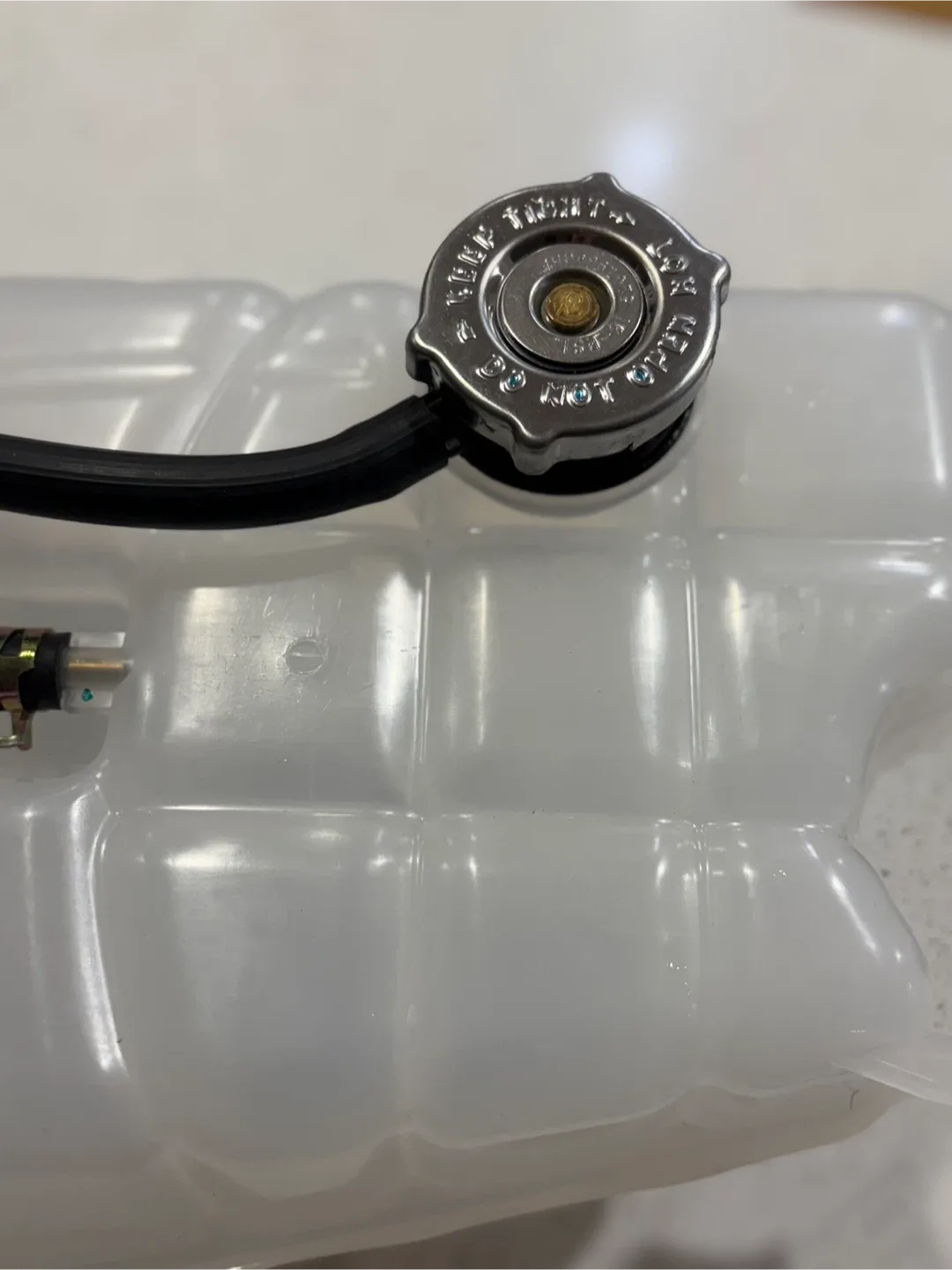 Coolant Overflow Tank image indicator(4)