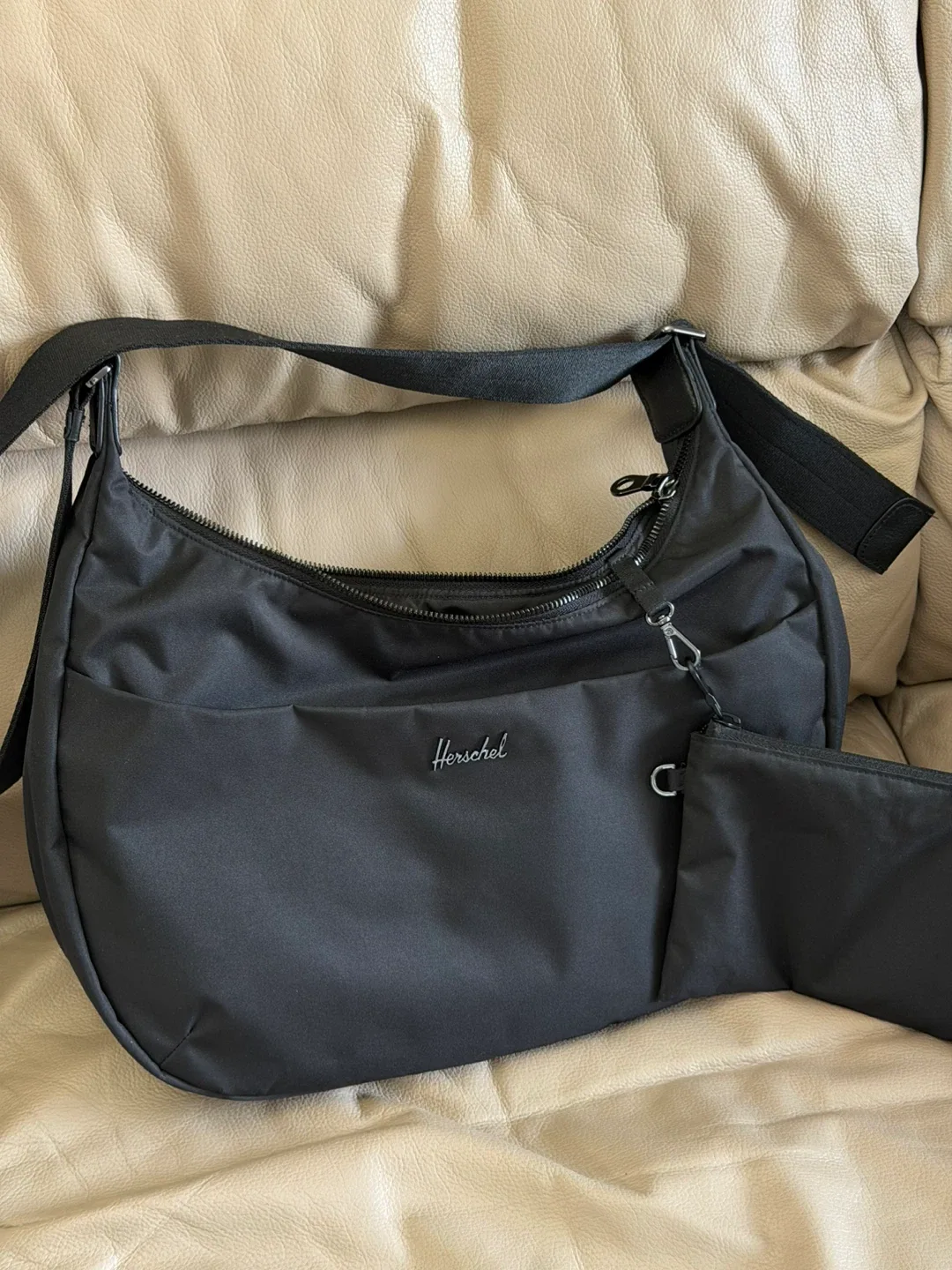 Herschel Yara Shoulder Bag in Black image indicator(2)