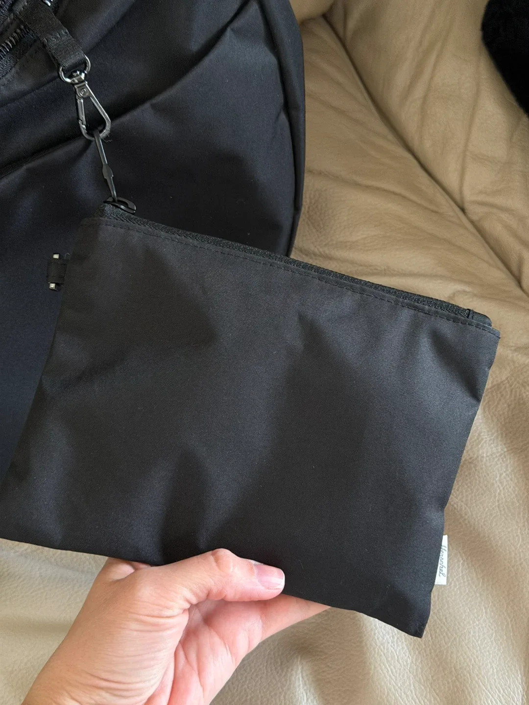 Herschel Yara Shoulder Bag in Black image indicator(3)