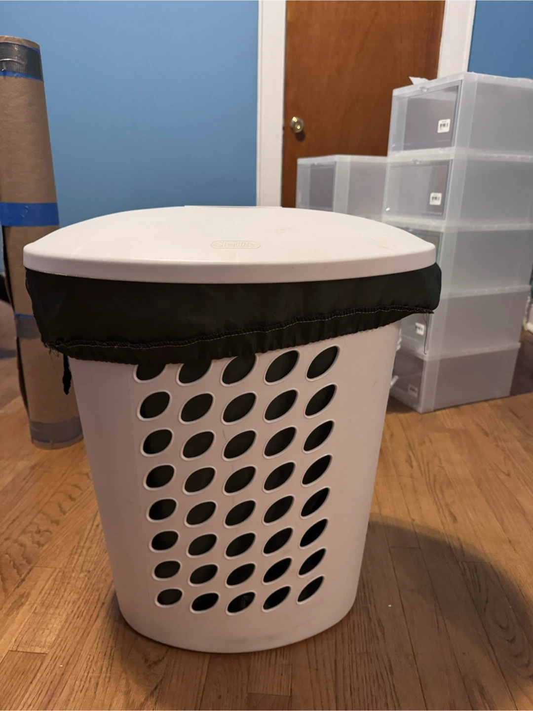Sterilite White Laundry Basket with Liner - photo 4