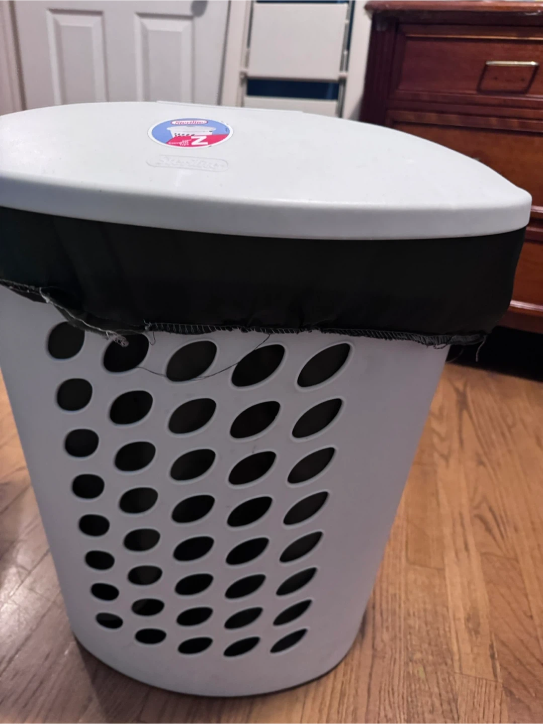 Sterilite White Laundry Basket with Liner - photo 2