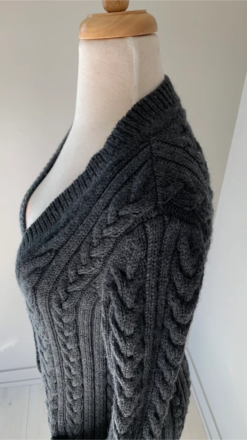 Club Monaco Cable Knit Cardigan- 100% Wool Size XS image indicator(5)