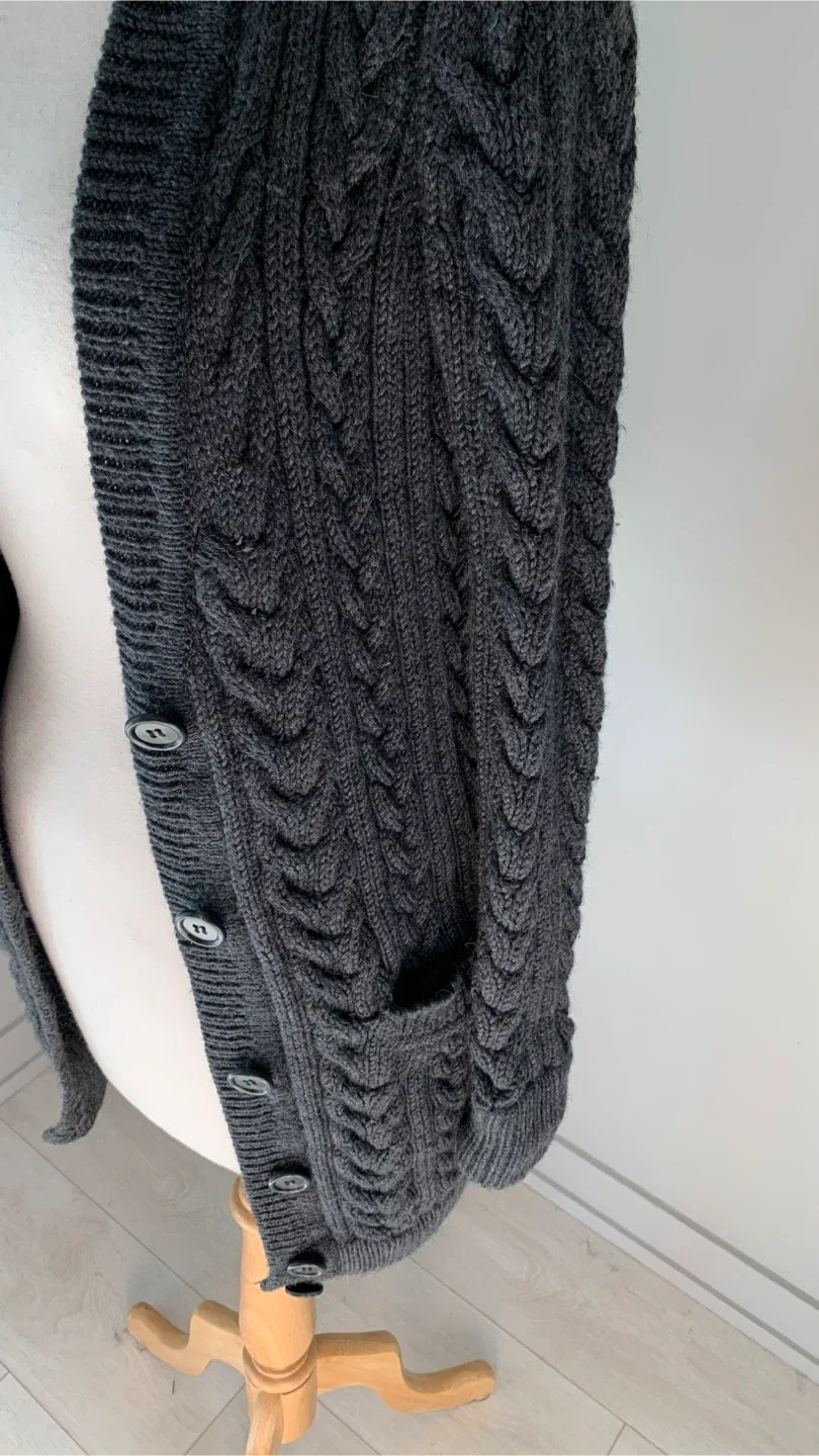 Club Monaco Cable Knit Cardigan- 100% Wool Size XS image indicator(2)