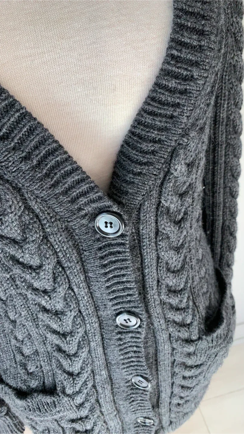 Club Monaco Cable Knit Cardigan- 100% Wool Size XS image indicator(4)