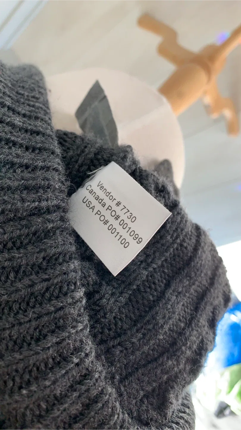 Club Monaco Cable Knit Cardigan- 100% Wool Size XS image indicator(9)