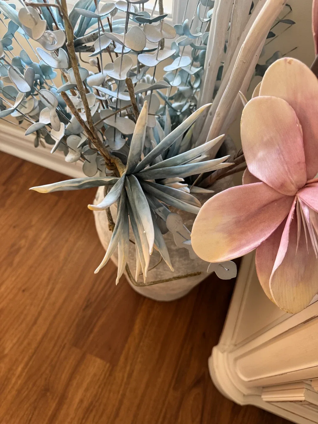 Decorative Floral Arrangement image indicator(5)