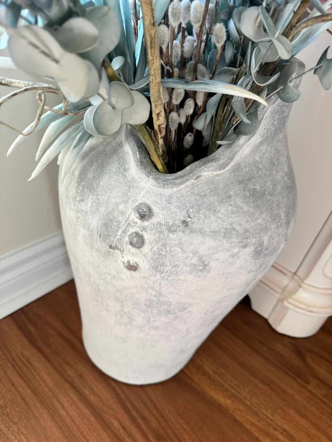 Decorative Floral Arrangement image indicator(2)