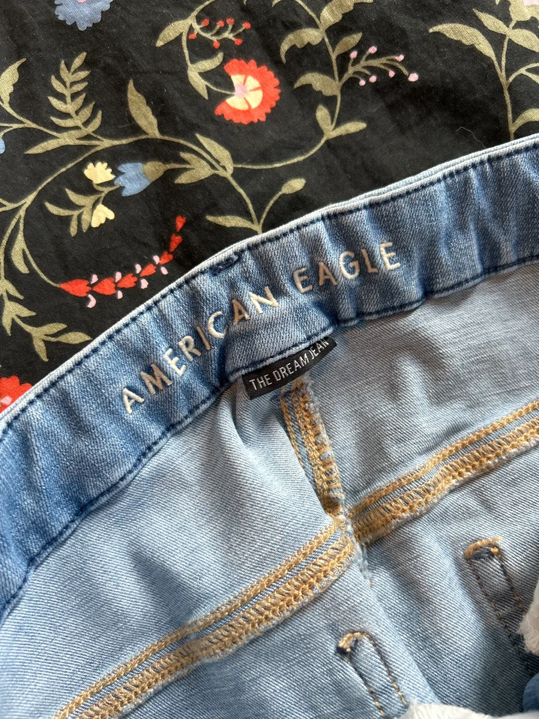 American Eagle Dream Jeans Size 10 image indicator(4)