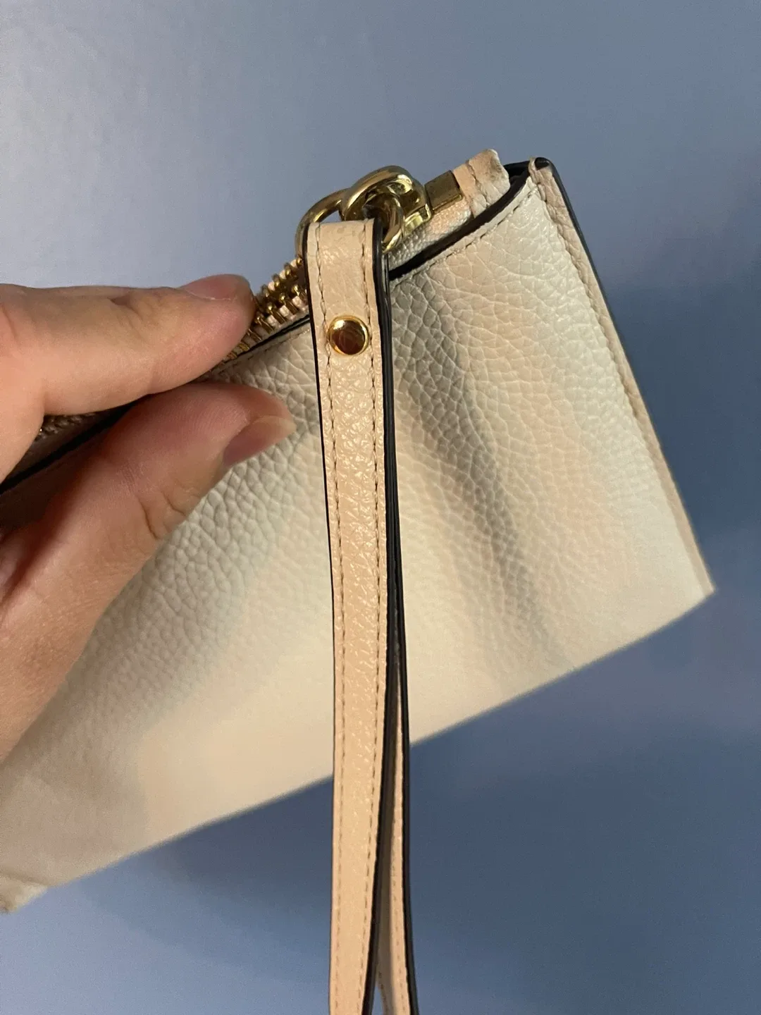 Michael Kors Wristlet image indicator(2)