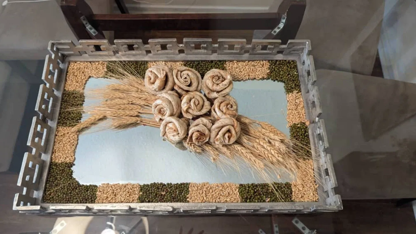 Decorative Tray with Floral Accent image indicator(2)