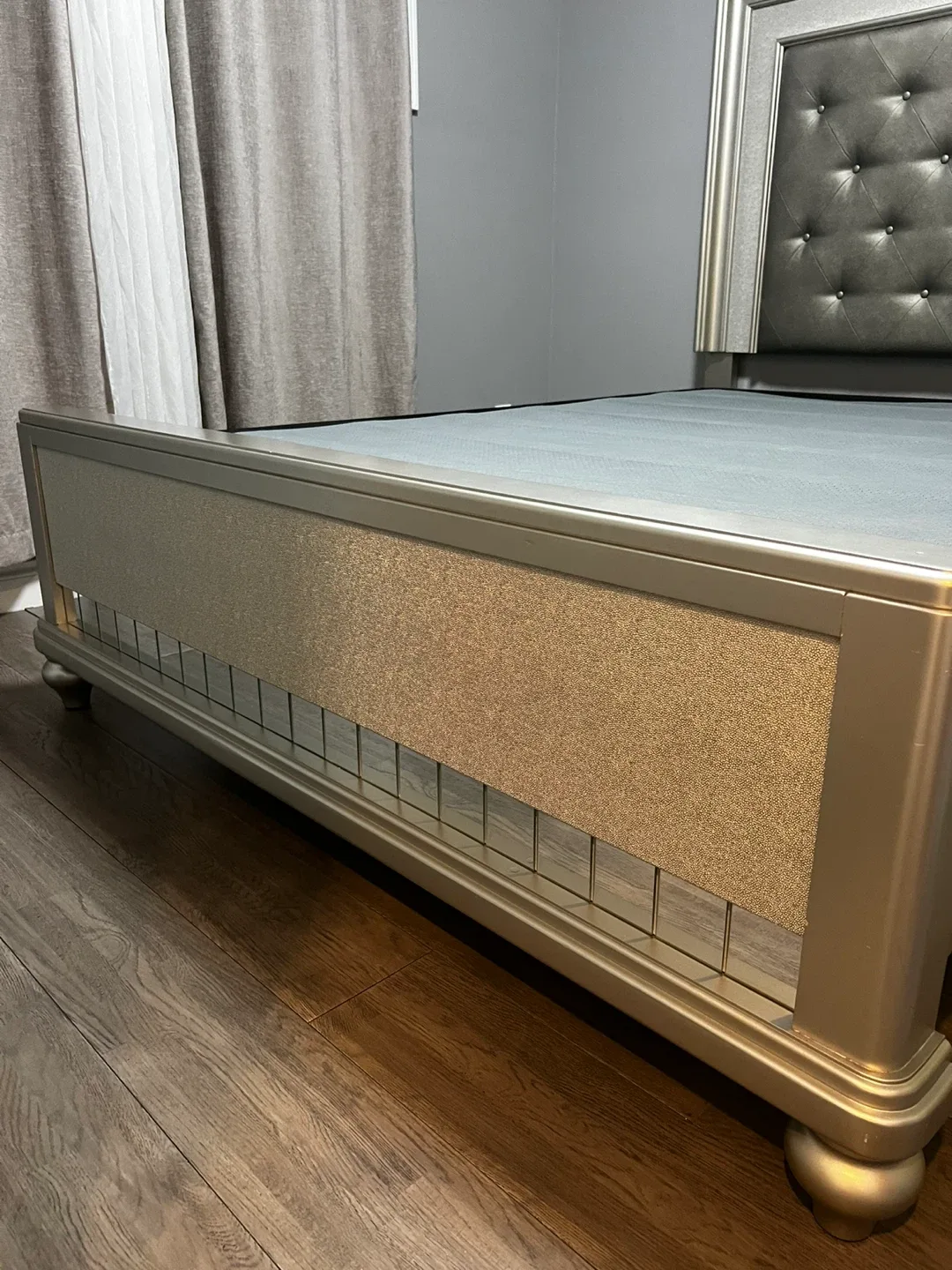 Upholstered Bed Frame - Silver image indicator(4)