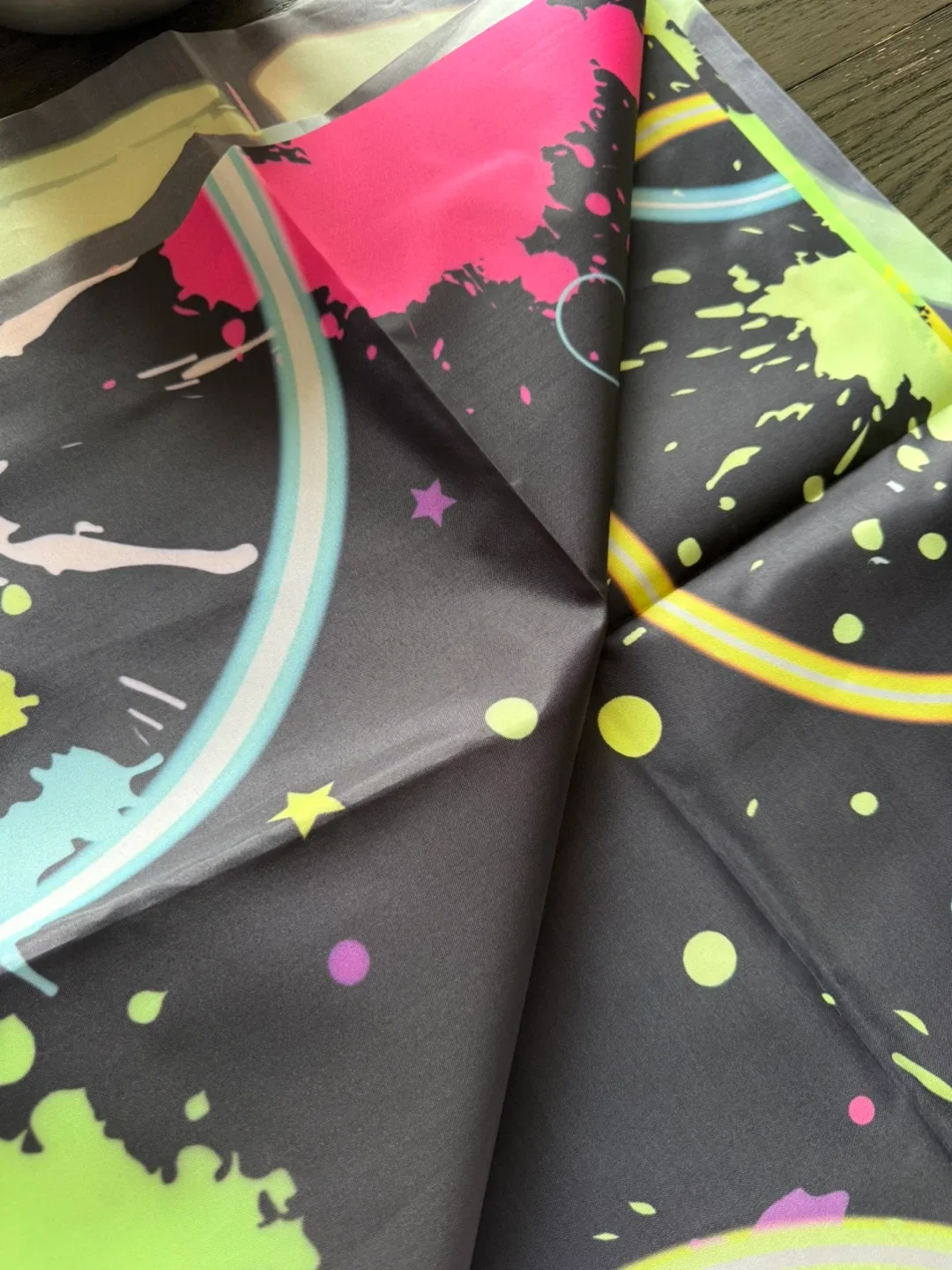 Party backdrop and 4 Blacklight lamps image indicator(2)