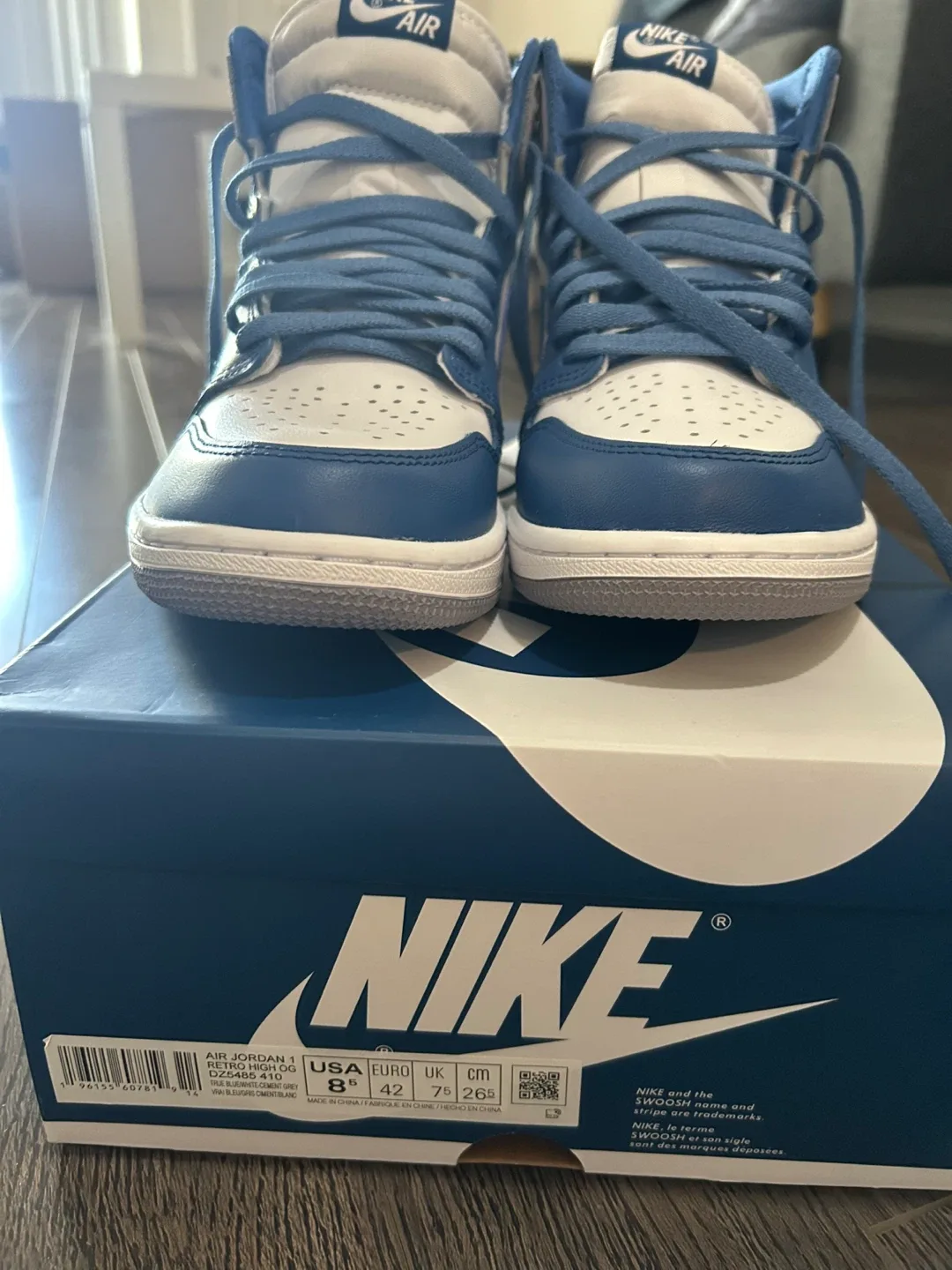 Nike Air Jordan 1 Retro High OG Hyper Royal - Size 8.5 image indicator(2)