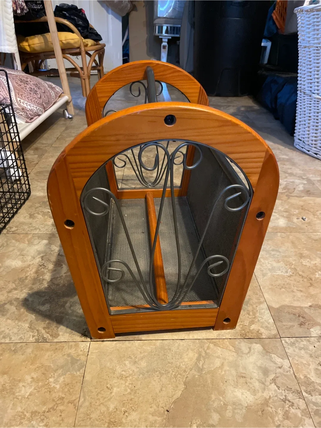 Wooden Magazine Rack image indicator(2)