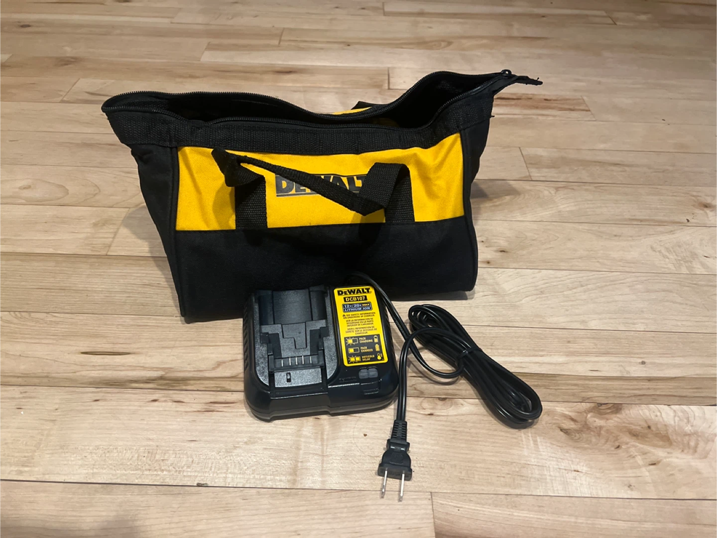 DeWalt 20V MAX Cordless Drill Kit with Bag - photo 2