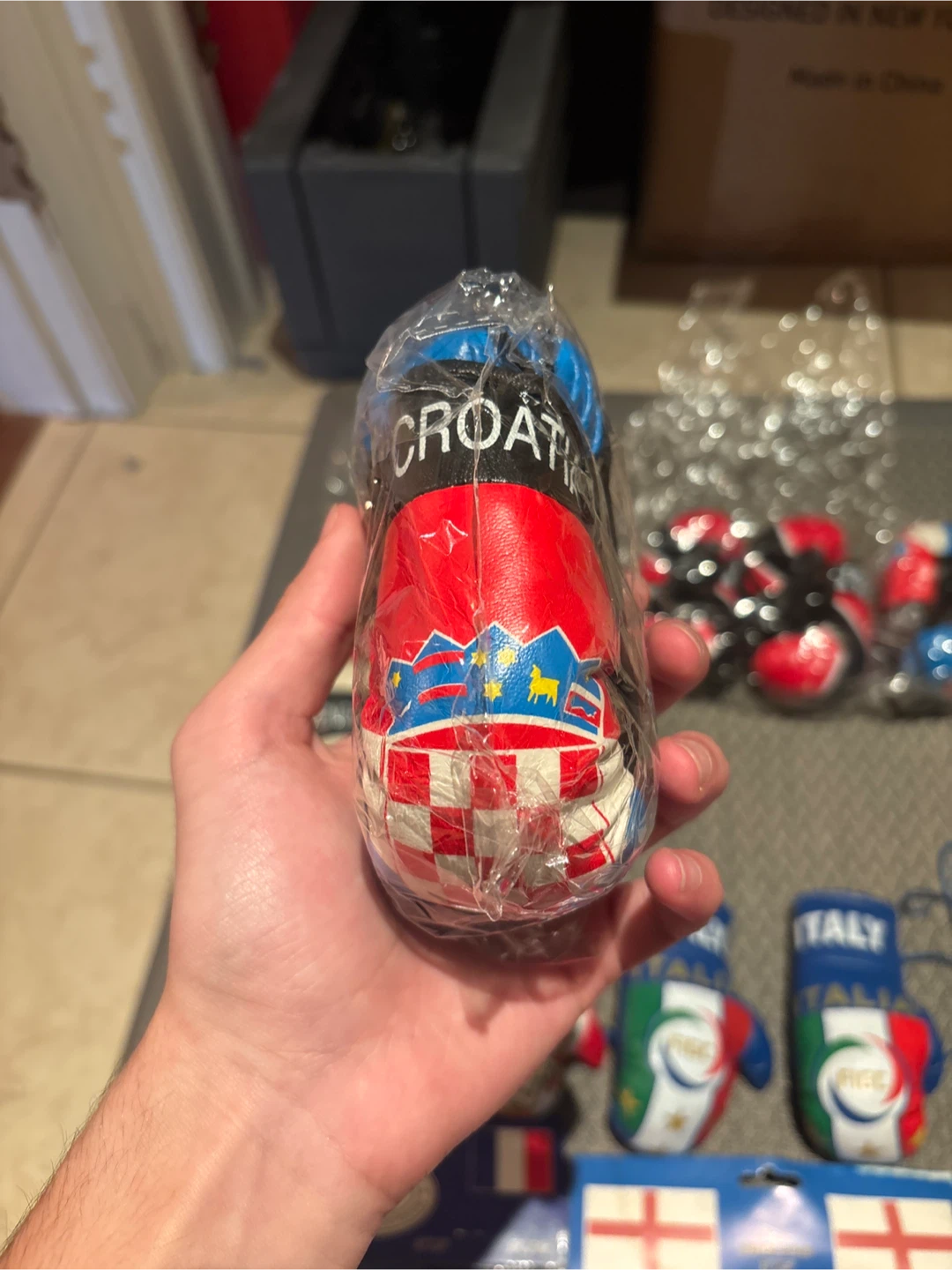 Country Flag Boxing Glove Keychains - New! - photo 3