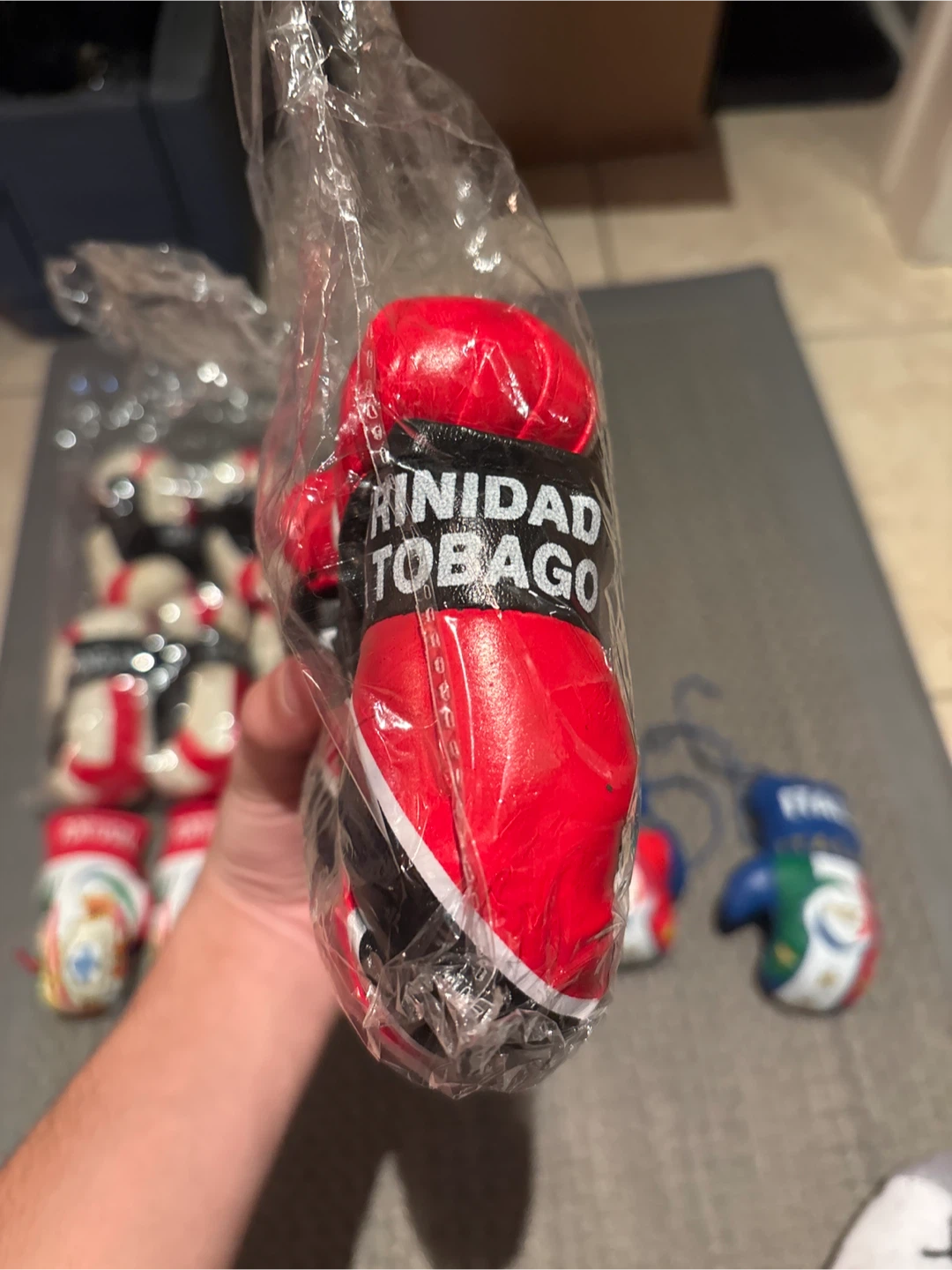 Country Flag Boxing Glove Keychains - New! - photo 5