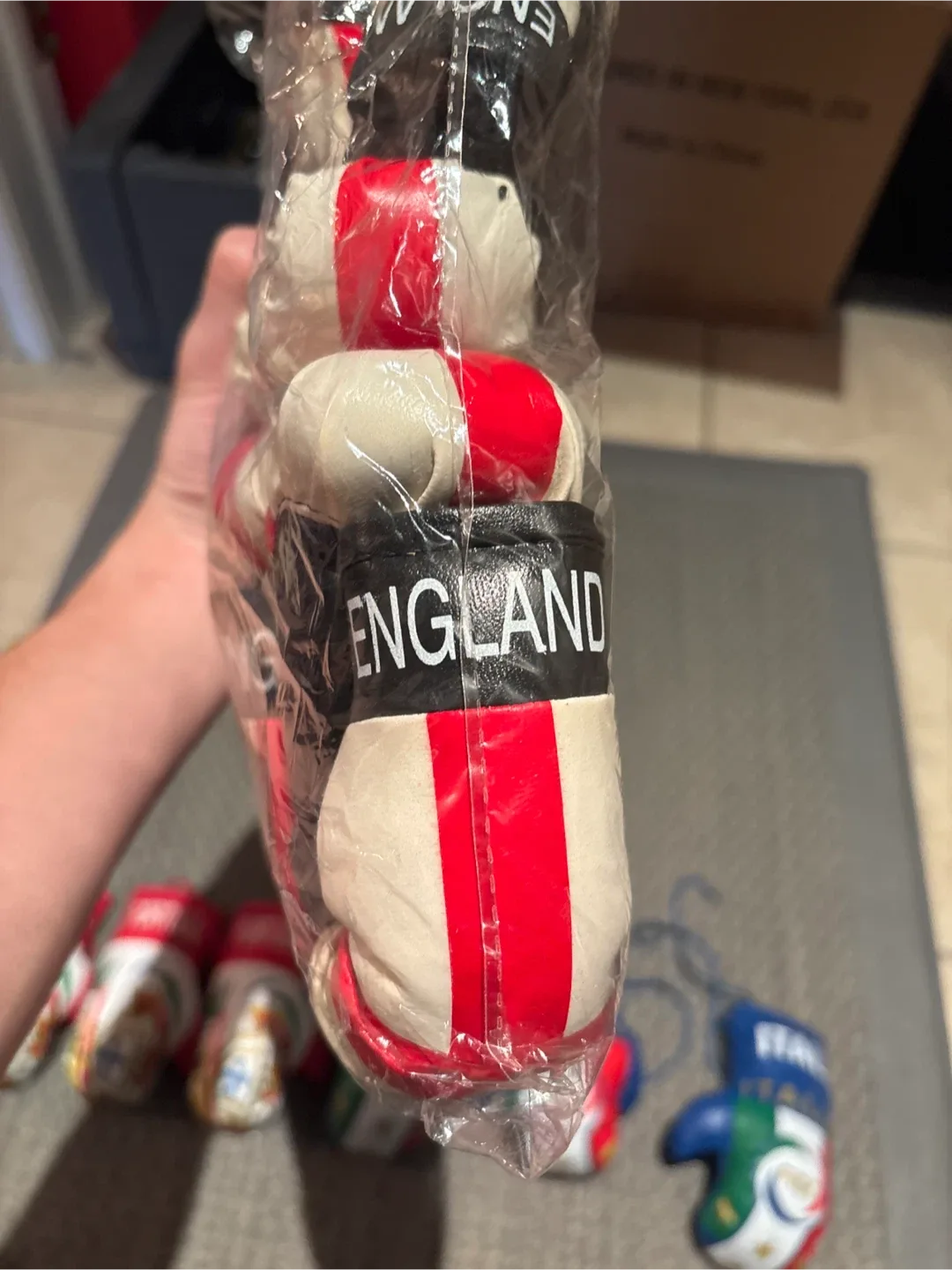 Country Flag Boxing Glove Keychains - New! image indicator(6)