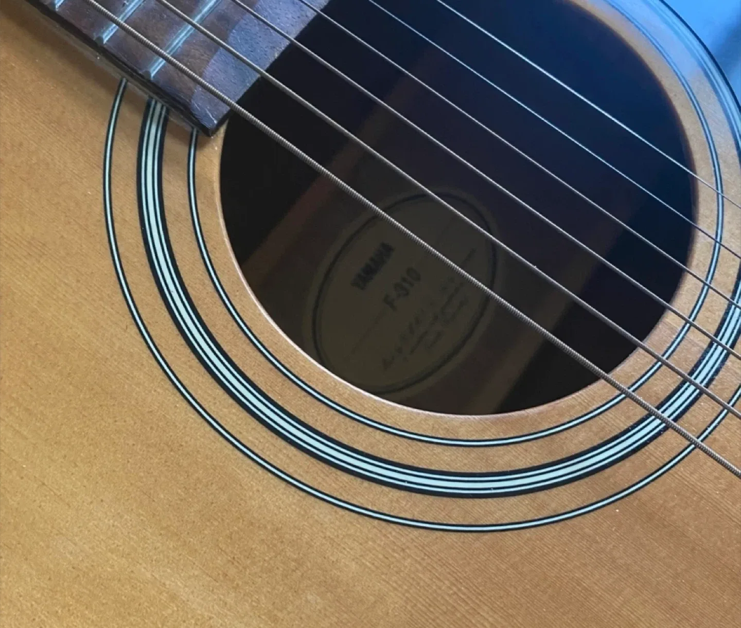 Yamaha F310 Acoustic Guitar with Case and Stand image indicator(6)