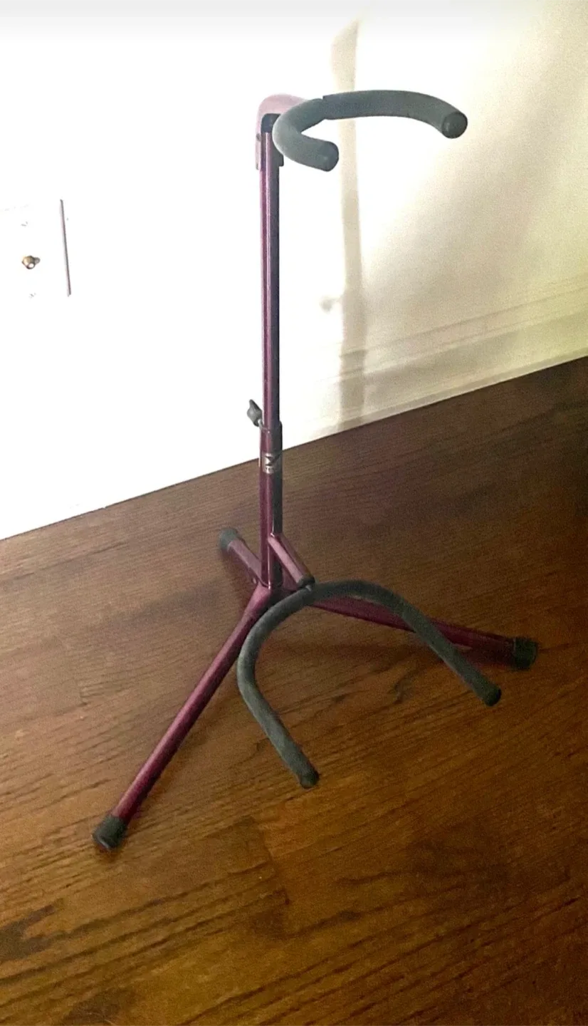 Yamaha F310 Acoustic Guitar with Case and Stand image indicator(9)