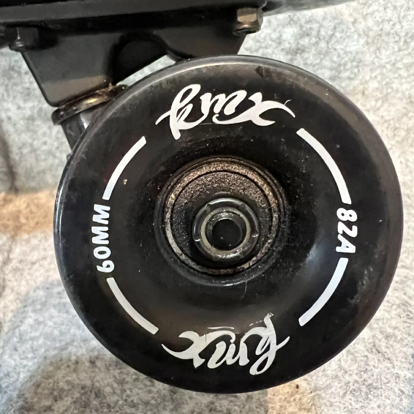 Rux 22 Black Skateboard image indicator(2)