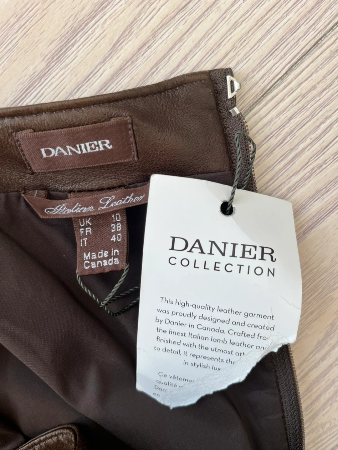 Danier Italian Leather Skirt - Size 10 - photo 2