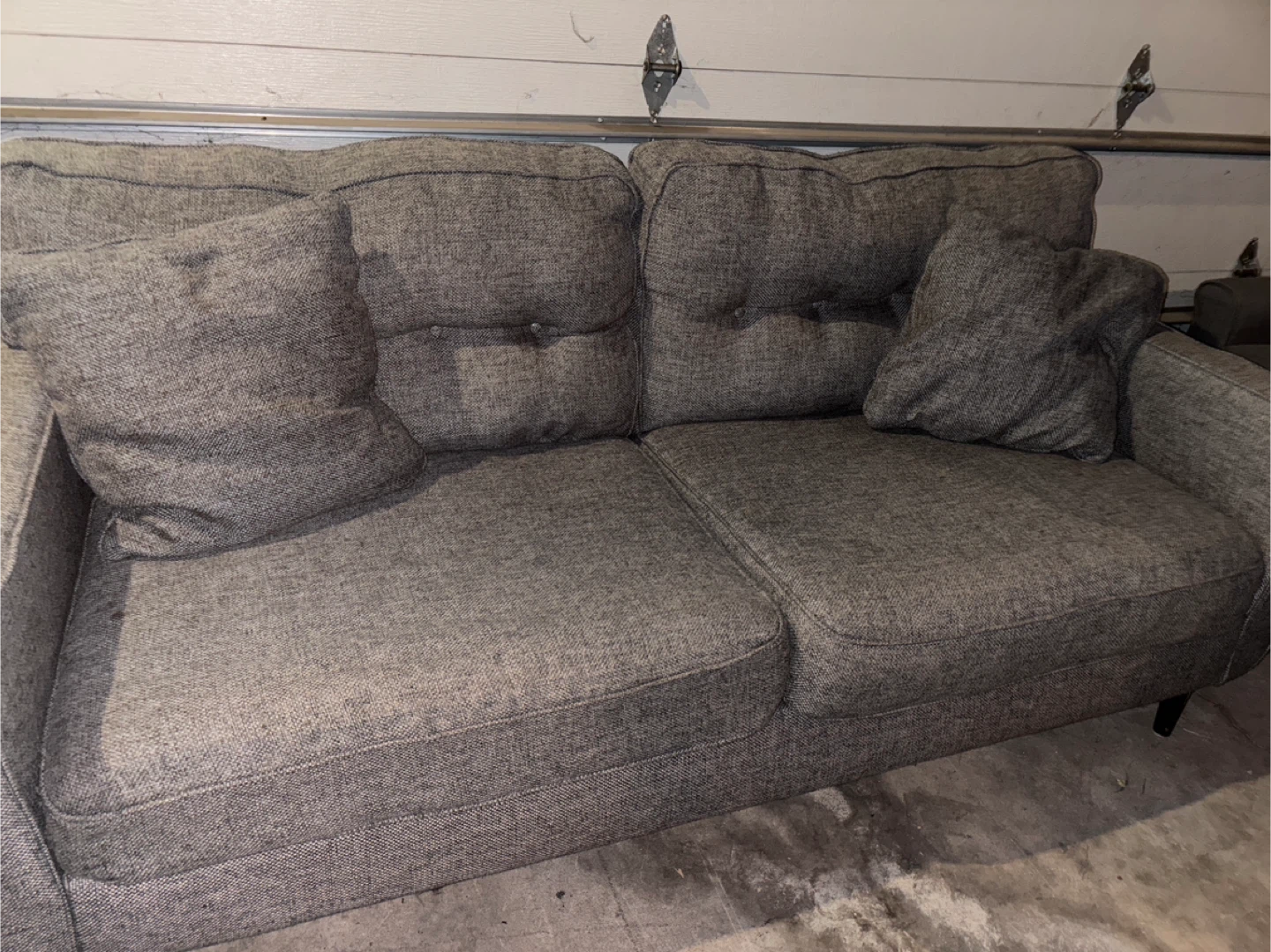 Couch like New . Easy garage pick up - photo 2