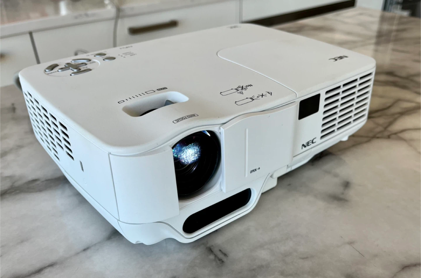 NEC NP64 Portable Projector - photo 3