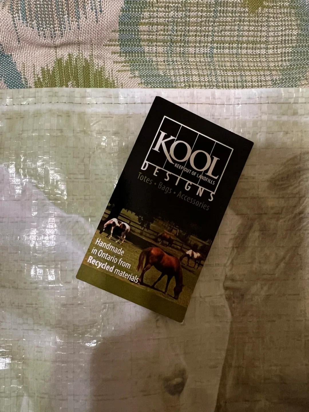 Race horsing picture with blanket. Whip and statue image indicator(2)