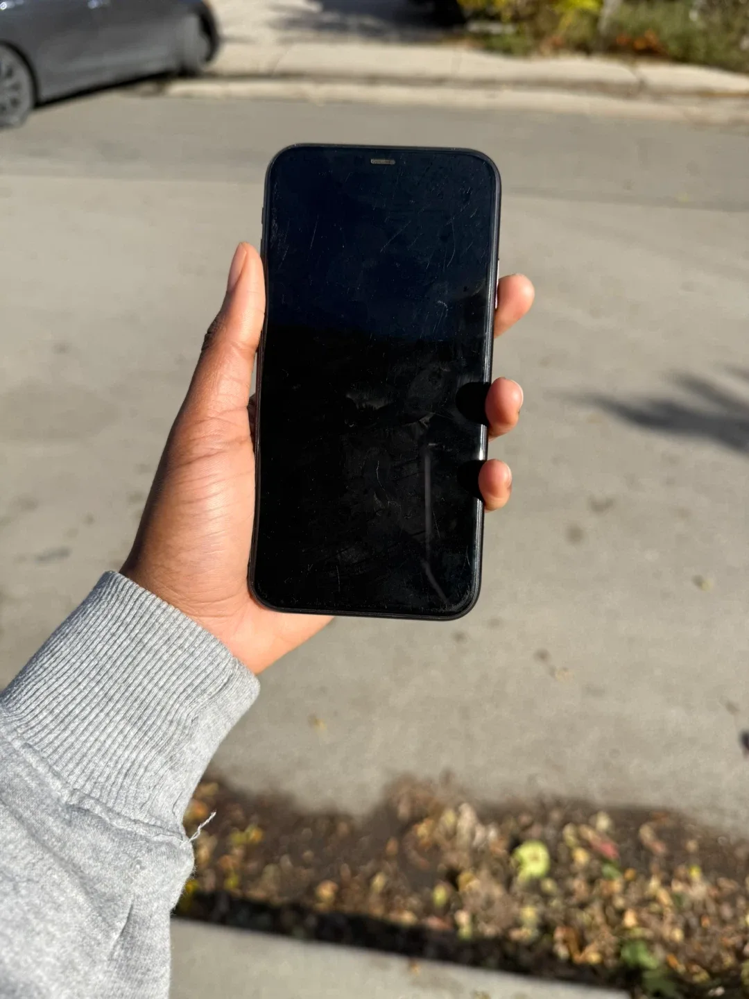 Black iPhone 11 image indicator(4)