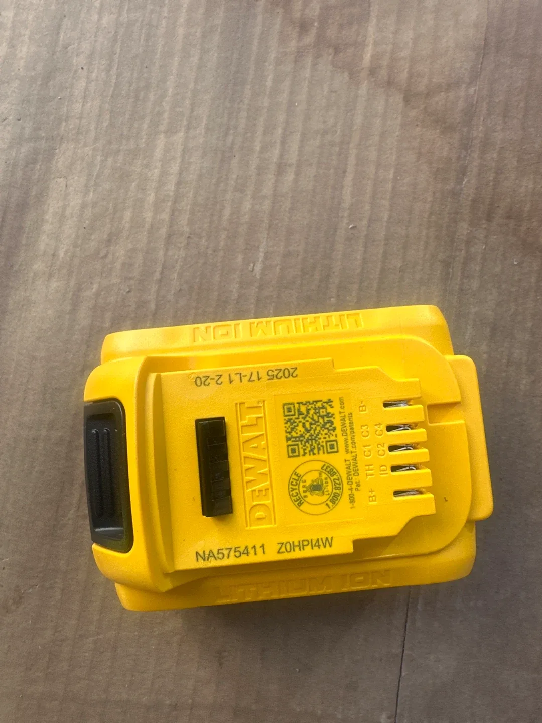 DeWalt 20V MAX 5.0Ah Battery Pack DCB205 image indicator(3)