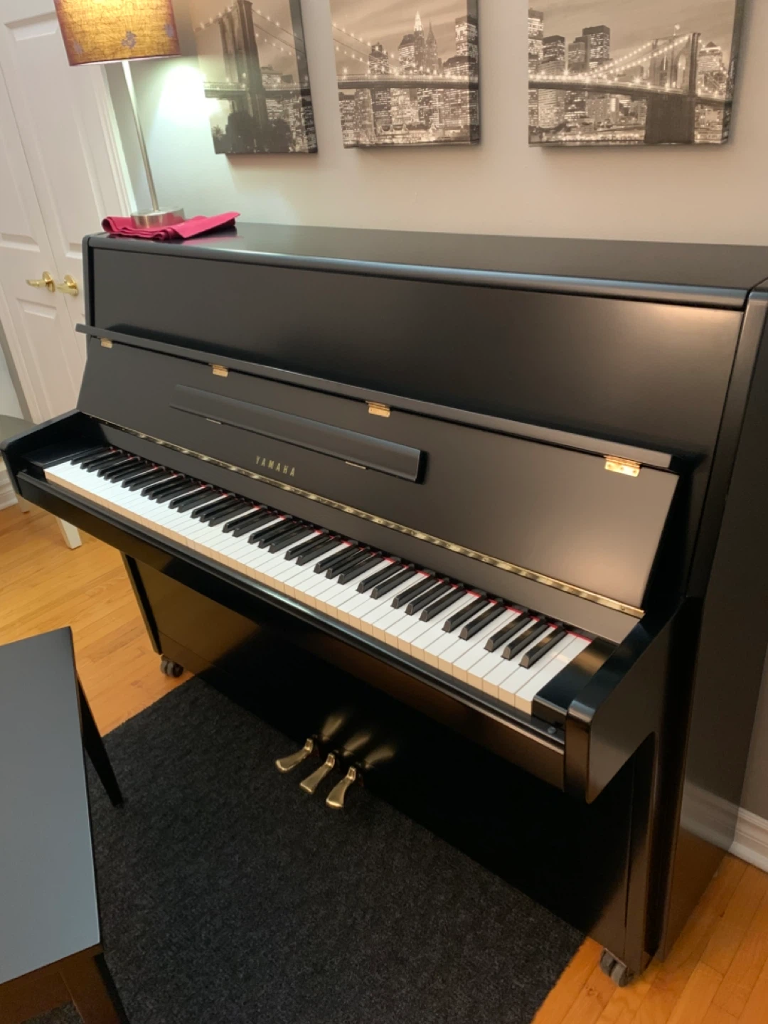 Yamaha Upright Piano - Black - photo 3