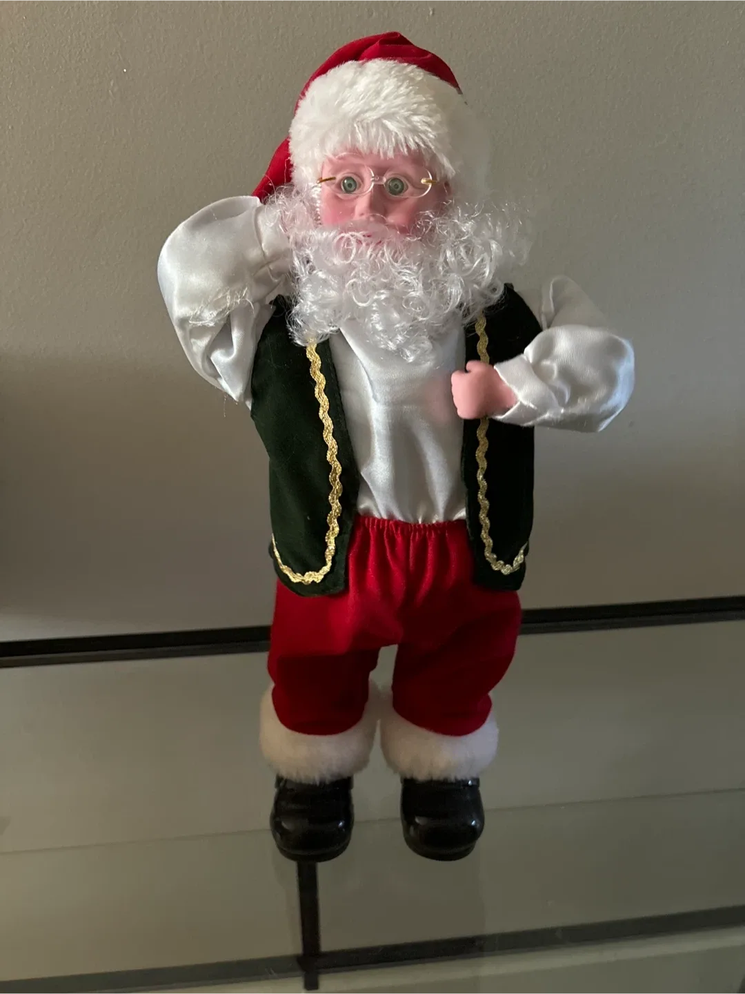 16" Hip Hop Dancing Santa image indicator(6)
