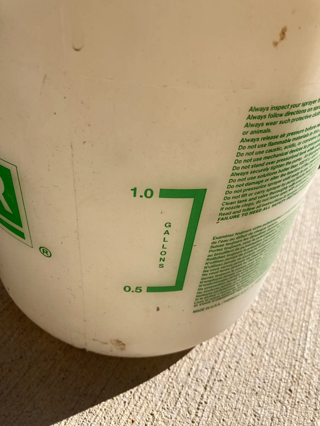 Home & Garden Sprayer - 1 Gallon image indicator(3)