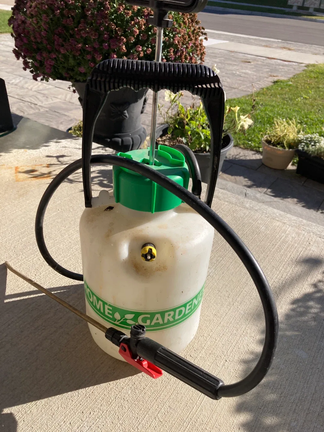 Home & Garden Sprayer - 1 Gallon