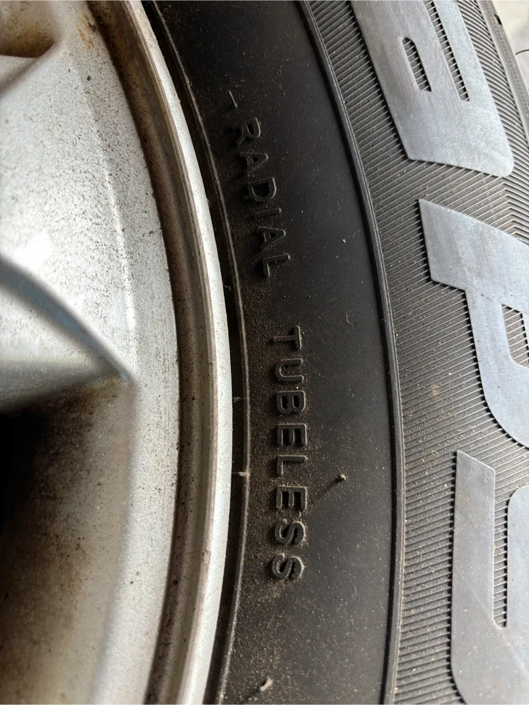 4 Hankook Optimo H/T Tires - 225/70R16 image indicator(2)