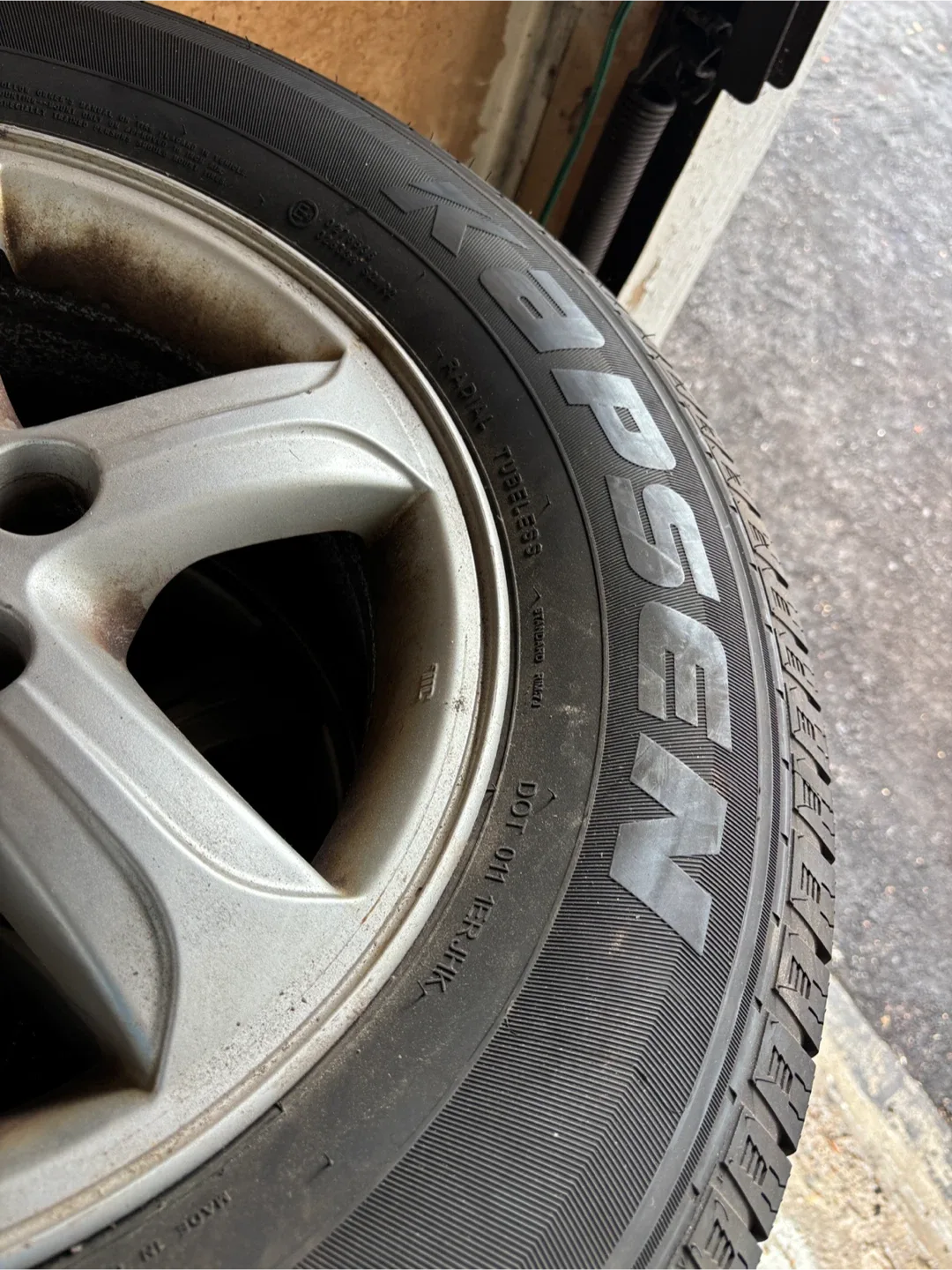 4 Hankook Optimo H/T Tires - 225/70R16 image indicator(4)