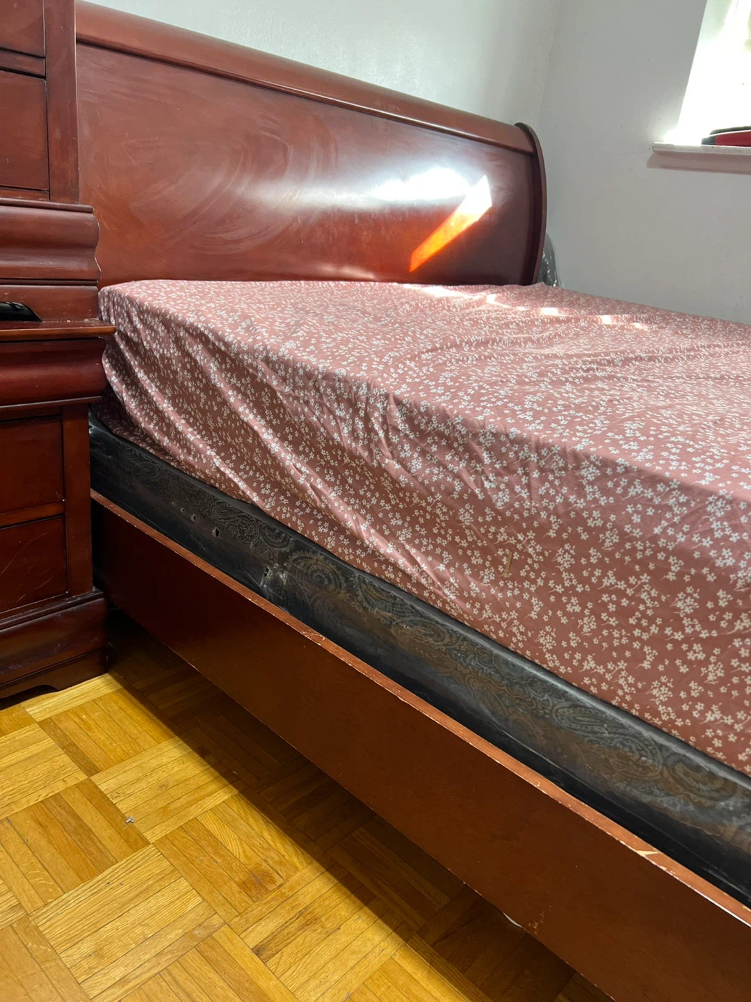 Bedroom Set - Bed and dresser - photo 2