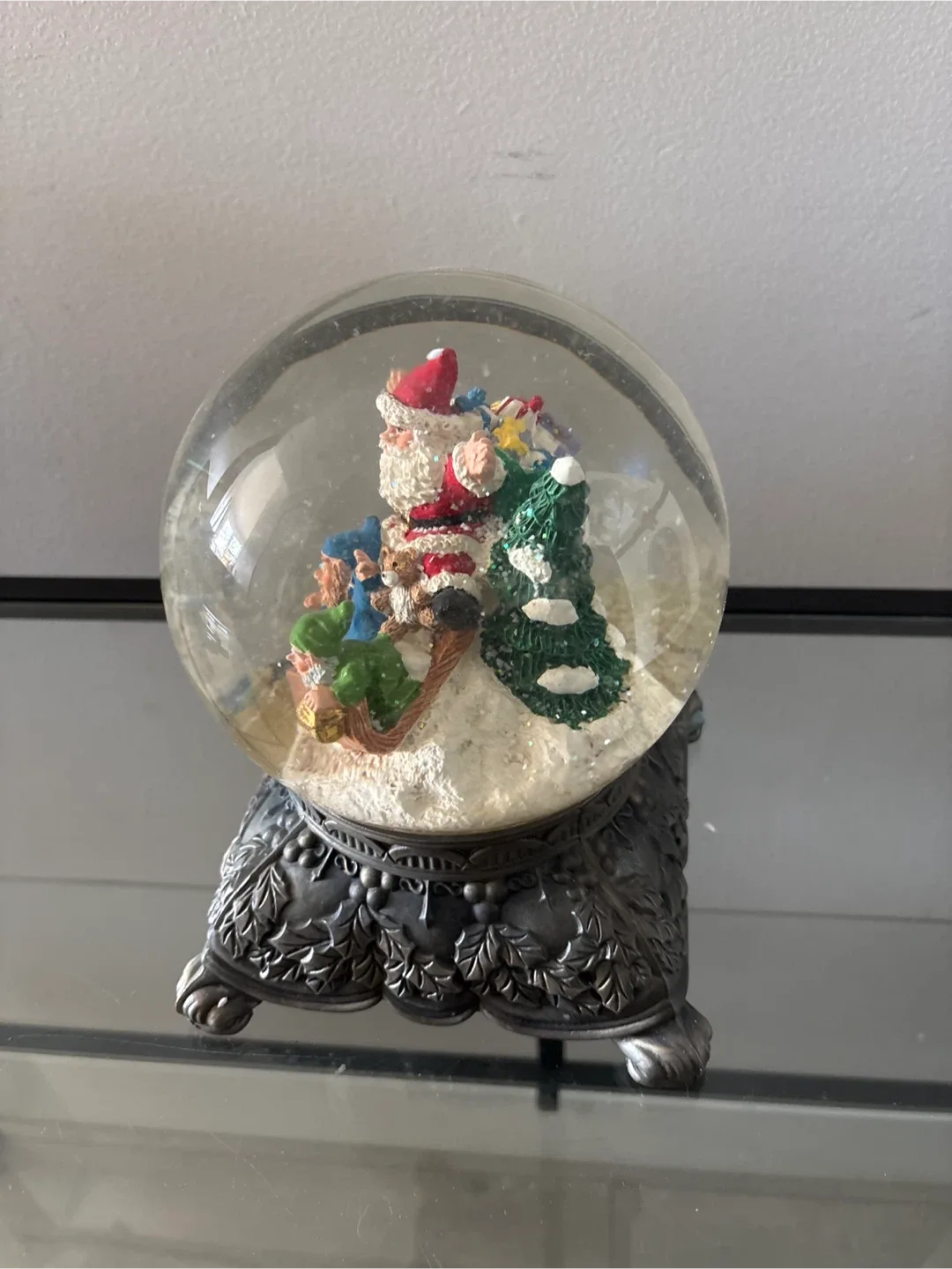 Traditions Heirloom Musical Water Globe image indicator(5)