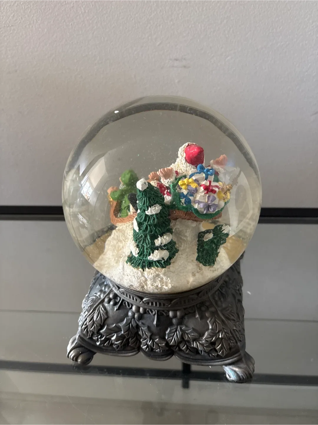 Traditions Heirloom Musical Water Globe image indicator(6)