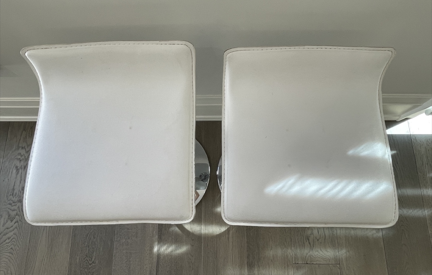 Set of 2 White Adjustable Height Bar Stools - photo 3