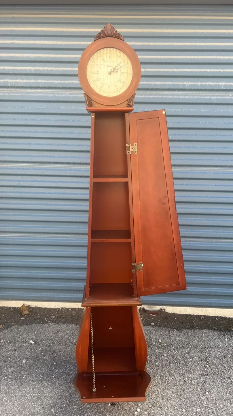 Vintage Wooden Grandfather Clock image indicator(2)