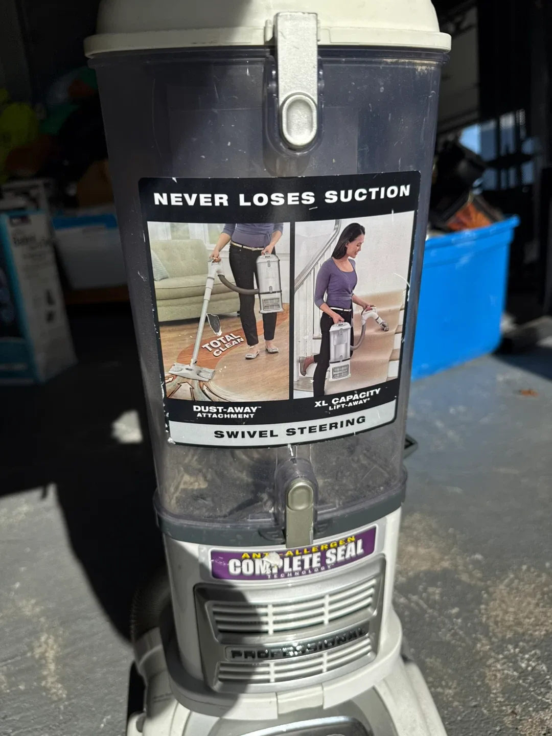 Shark Navigator Lift-Away Vacuum image indicator(3)