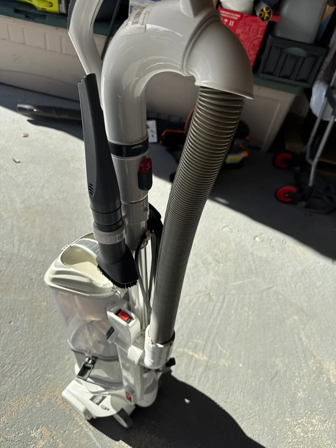 Shark Navigator Lift-Away Vacuum image indicator(4)