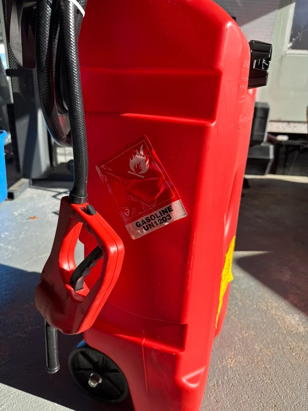 Scepter 5 Gal/19L Gas Can image indicator(3)