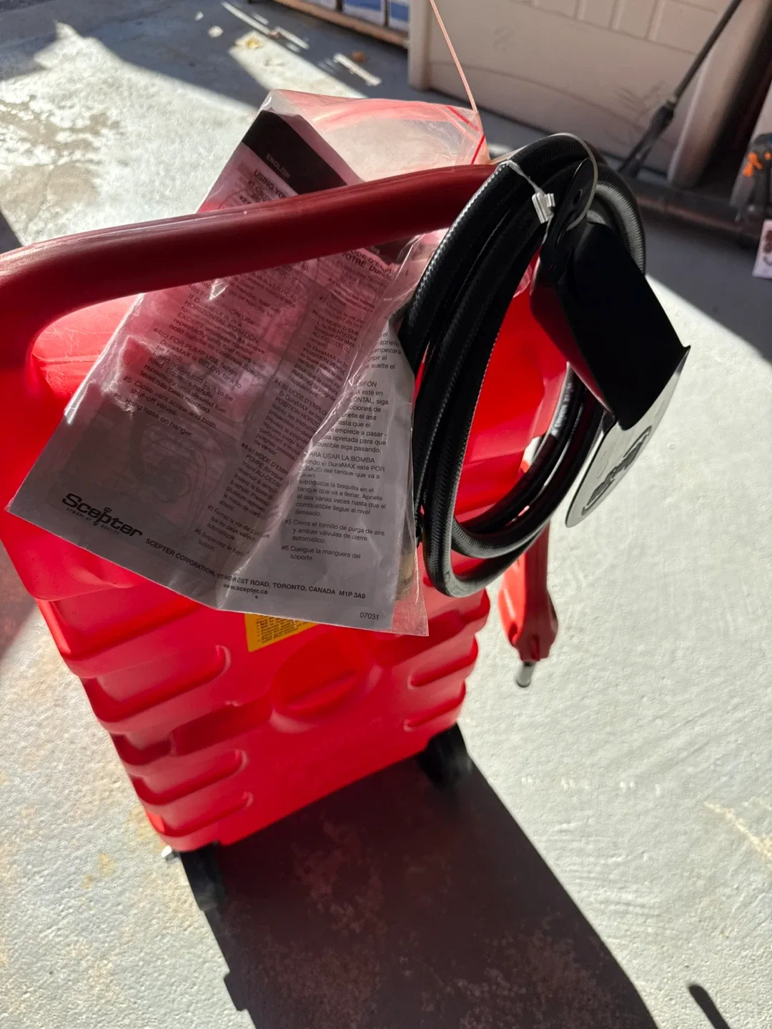 Scepter 5 Gal/19L Gas Can image indicator(5)