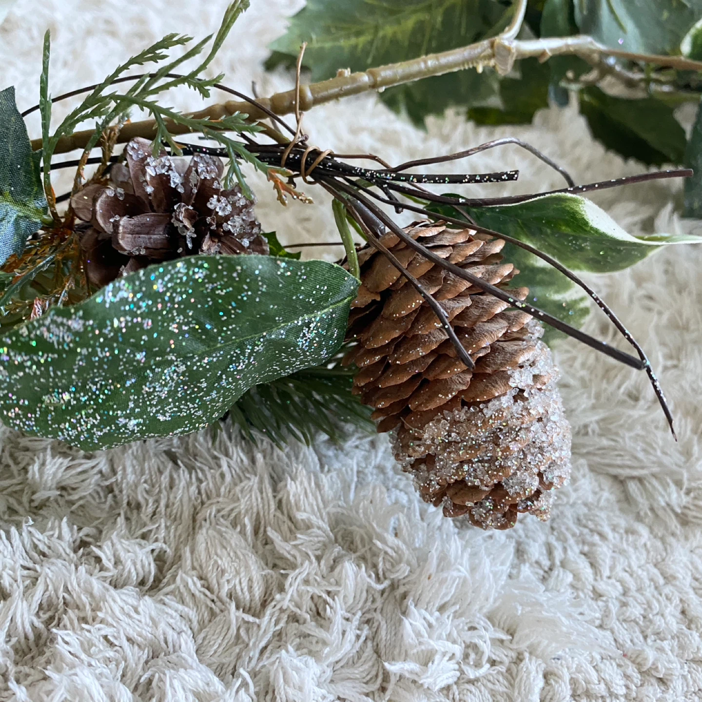 6ft. Christmas Garland w/ Pinecone and Mistletoe - photo 5