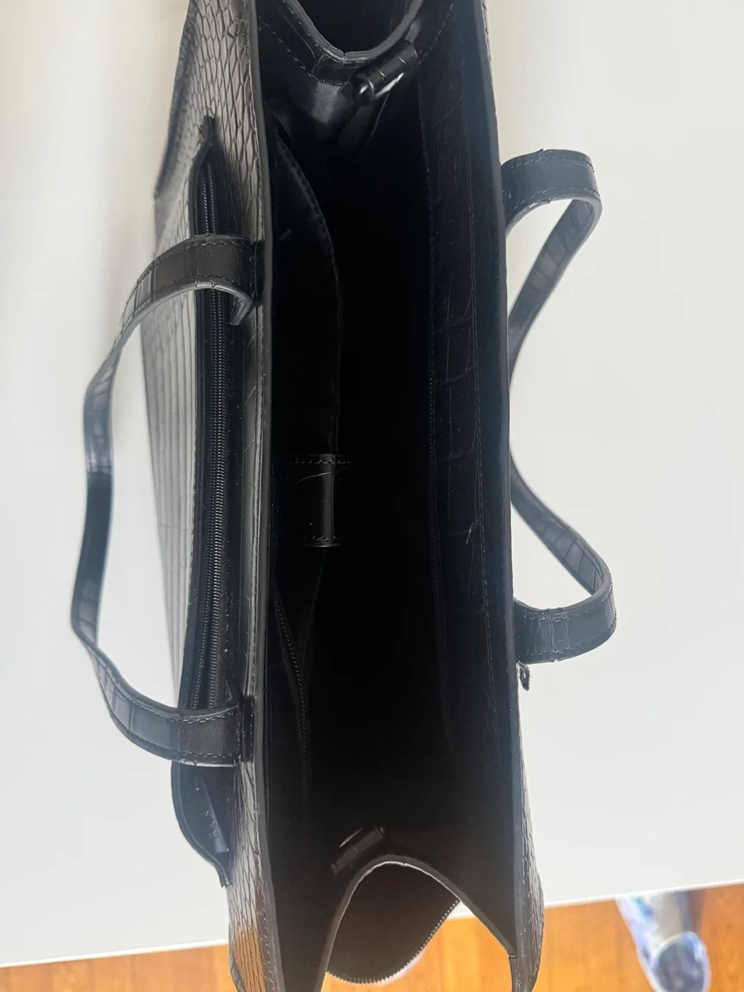 Béis Work Tote in Black Croc image indicator(2)